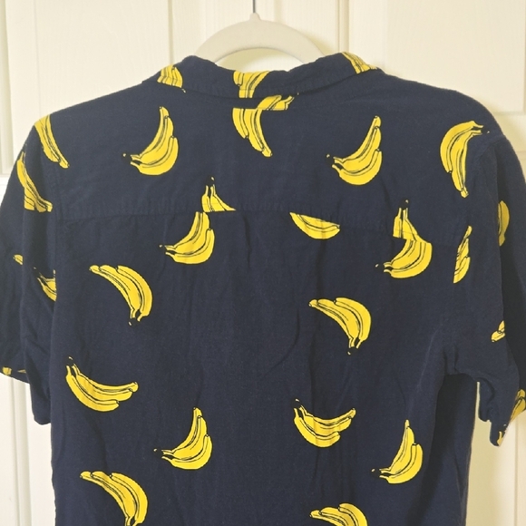 Goodfellow & Co Navy BANANAS!! Casual Shirt SzS %100 RAYON SOFT BRIGHT MEMORABLE - Picture 8 of 11